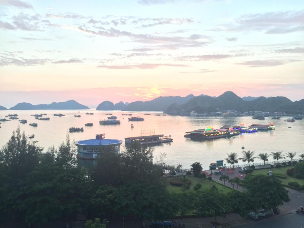 Quang Tung Hotel Dong Khe Sau Exterior photo